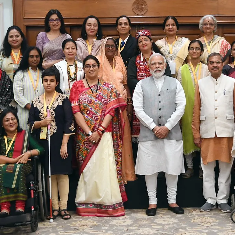 Awards_Eve_for_Nari_Shakti_Puraskar_on_7_March_2022_with_Narendra_Modi